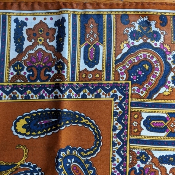Beautiful Vintage Paisley Scarf - Picture 3 of 4